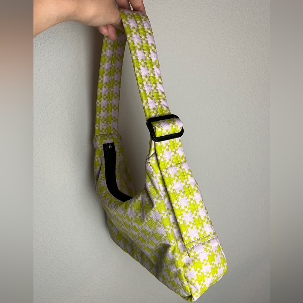 BAGGU Green and Mauve Shoulder Bag Versatile Everyday Accessory - Picture 2 of 3